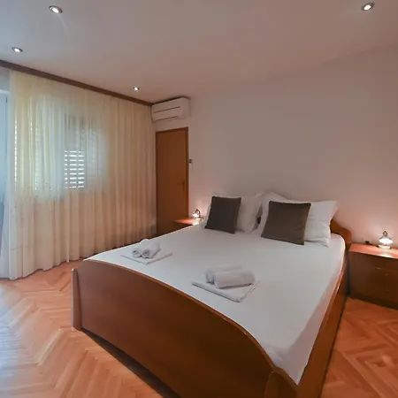 Carevic Ante Apartment *
